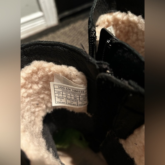 Ugg boots size 7 - Picture 5 of 5